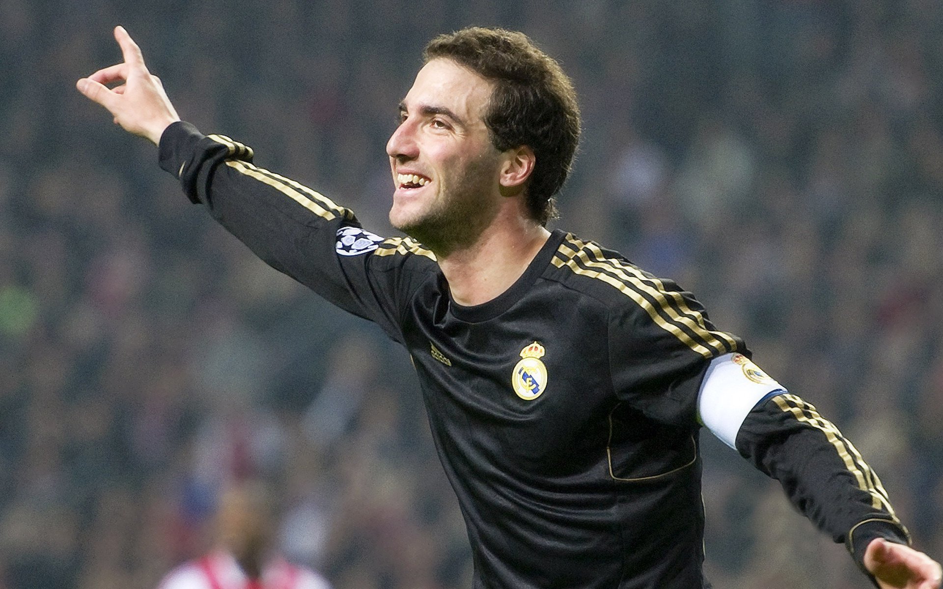 皇马领跑西甲，巴萨紧追在后，争冠进入白热化，1314西甲皇马vs巴萨