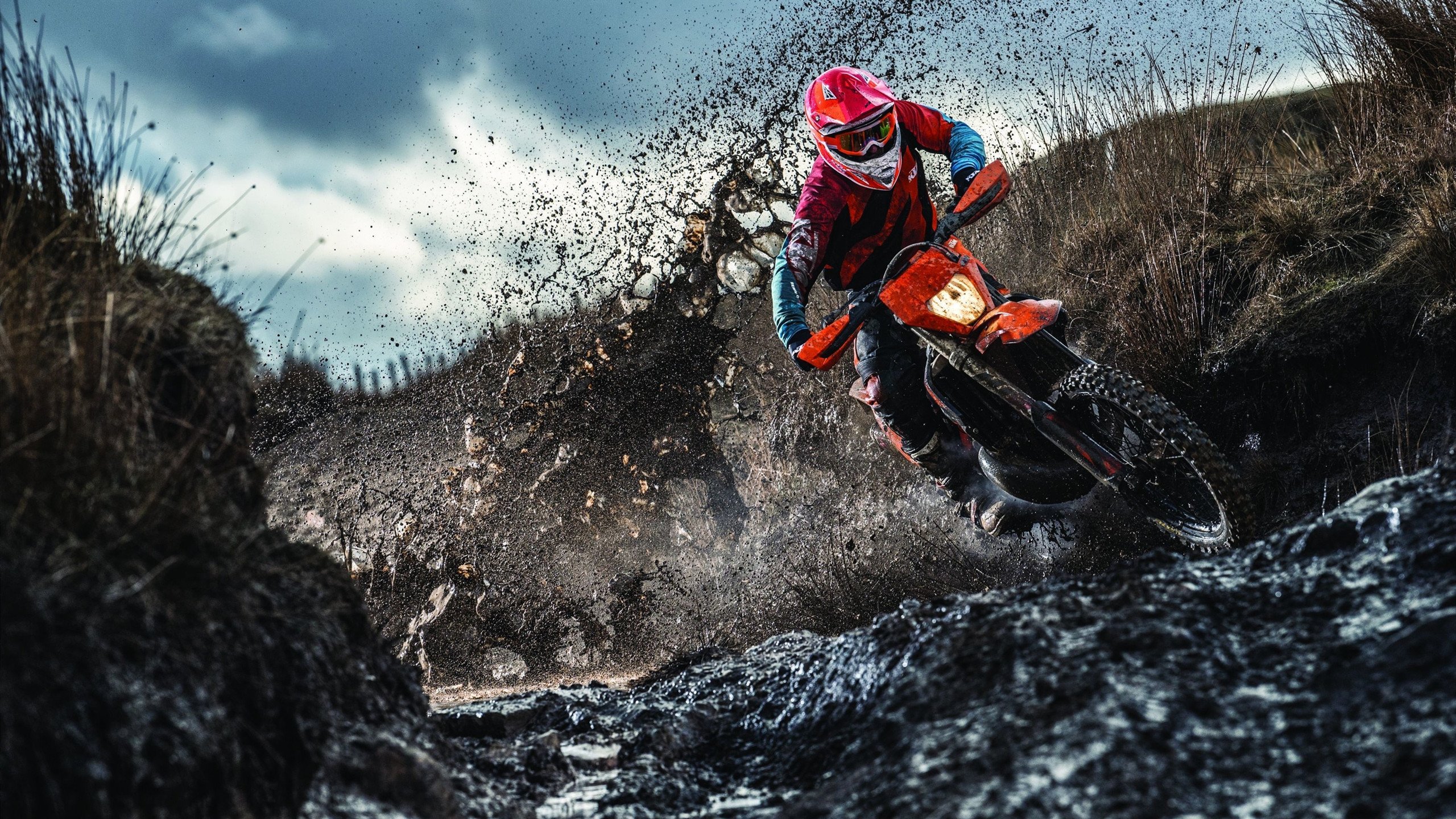 英超战局激烈，精彩瞬间和关键扑救不断上演，英超 比赛